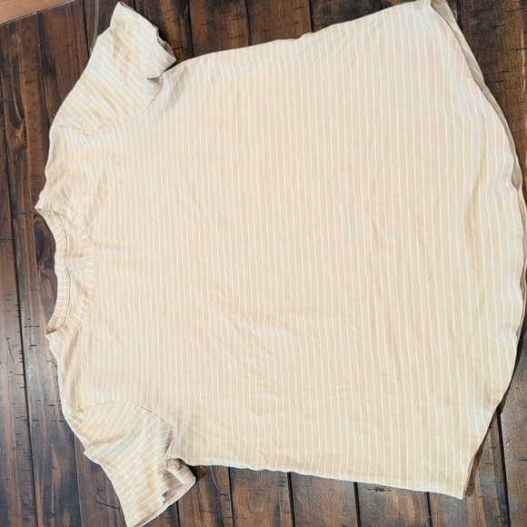 Lululemon Love Crew Tee - Picture 4 of 7